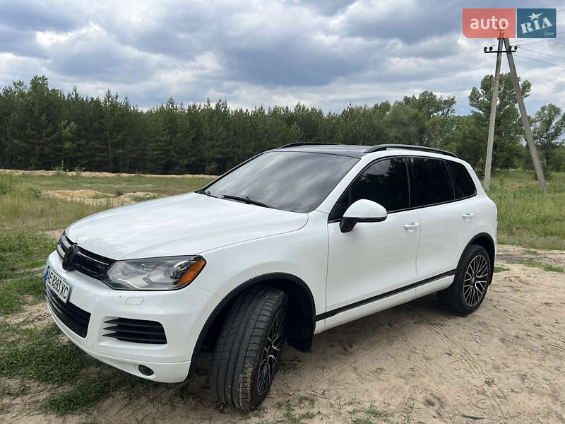 Внедорожник / Кроссовер Volkswagen Touareg 2011 в Днепре