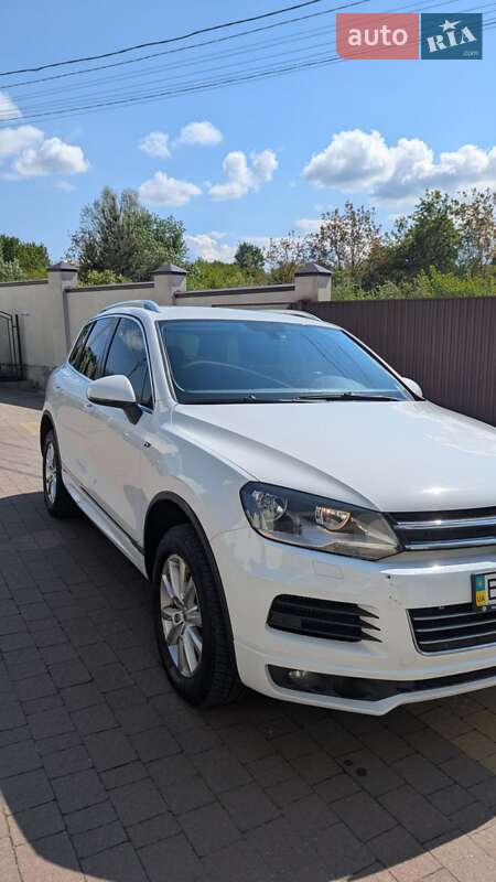 Внедорожник / Кроссовер Volkswagen Touareg 2013 в Львове