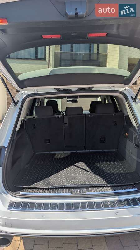 Внедорожник / Кроссовер Volkswagen Touareg 2013 в Львове