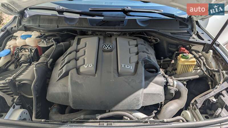 Внедорожник / Кроссовер Volkswagen Touareg 2013 в Львове