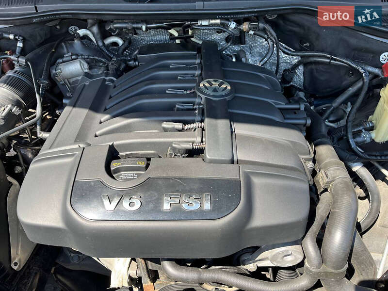 Позашляховик / Кросовер Volkswagen Touareg 2013 в Києві