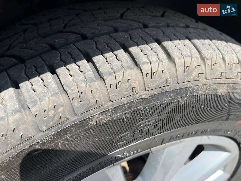 Позашляховик / Кросовер Volkswagen Touareg 2013 в Києві