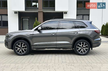 Позашляховик / Кросовер Volkswagen Touareg 2021 в 