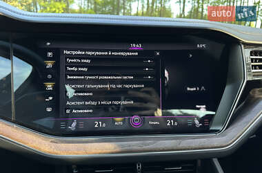 Позашляховик / Кросовер Volkswagen Touareg 2021 в 
