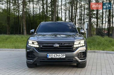 Позашляховик / Кросовер Volkswagen Touareg 2021 в 