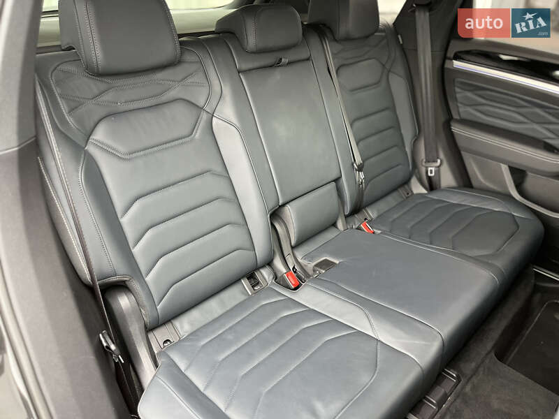 Позашляховик / Кросовер Volkswagen Touareg 2024 в Хмельницькому