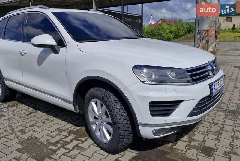 Позашляховик / Кросовер Volkswagen Touareg 2015 в Іршаві