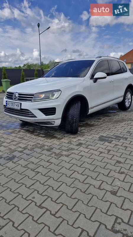 Позашляховик / Кросовер Volkswagen Touareg 2015 в Іршаві