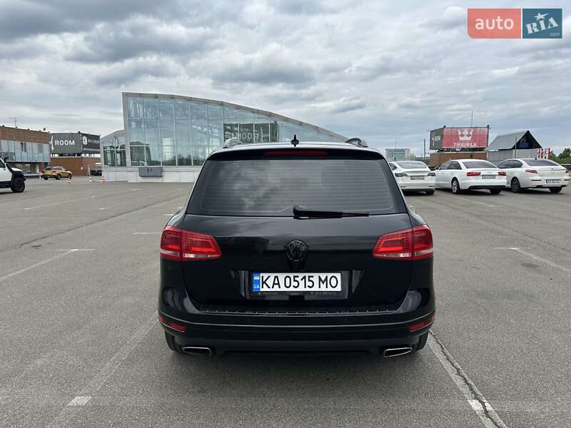 Позашляховик / Кросовер Volkswagen Touareg 2017 в Києві