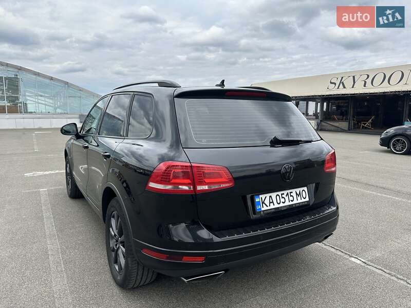 Позашляховик / Кросовер Volkswagen Touareg 2017 в Києві