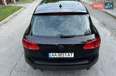 Внедорожник / Кроссовер Volkswagen Touareg 2015 в 