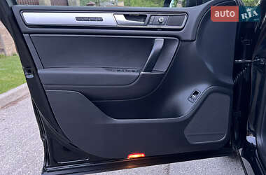 Внедорожник / Кроссовер Volkswagen Touareg 2015 в 