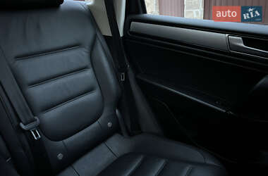 Внедорожник / Кроссовер Volkswagen Touareg 2015 в 