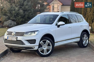 Позашляховик / Кросовер Volkswagen Touareg 2015 в 