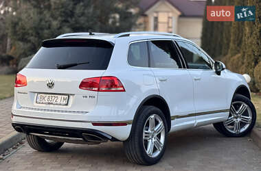 Позашляховик / Кросовер Volkswagen Touareg 2015 в 