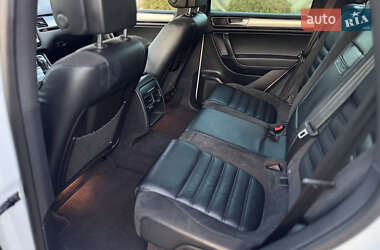 Позашляховик / Кросовер Volkswagen Touareg 2015 в 
