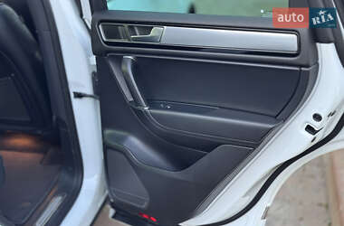 Позашляховик / Кросовер Volkswagen Touareg 2015 в 
