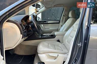 Внедорожник / Кроссовер Volkswagen Touareg 2010 в 