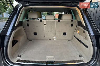 Внедорожник / Кроссовер Volkswagen Touareg 2010 в 