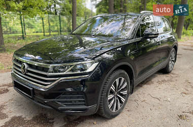 Внедорожник / Кроссовер Volkswagen Touareg 2021 в 