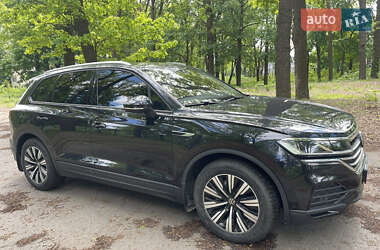 Внедорожник / Кроссовер Volkswagen Touareg 2021 в 