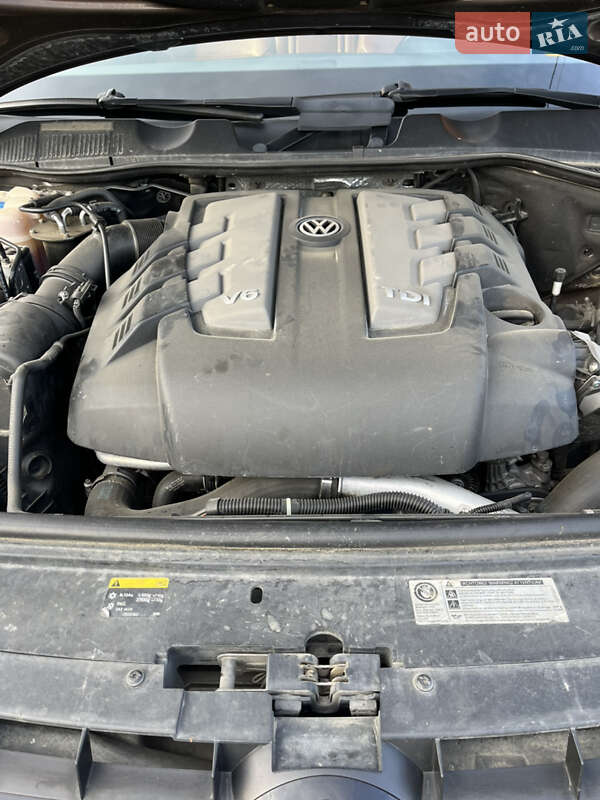 Внедорожник / Кроссовер Volkswagen Touareg 2014 в Славском