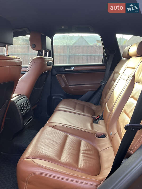 Внедорожник / Кроссовер Volkswagen Touareg 2014 в Славском