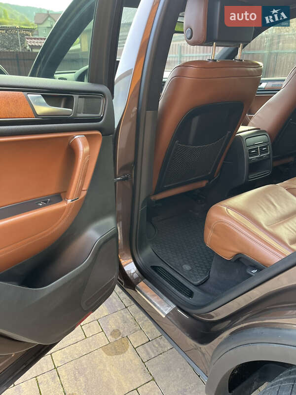 Внедорожник / Кроссовер Volkswagen Touareg 2014 в Славском