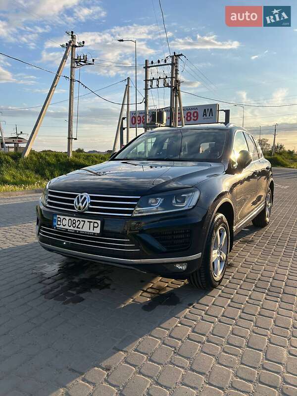 Позашляховик / Кросовер Volkswagen Touareg 2015 в 