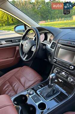 Позашляховик / Кросовер Volkswagen Touareg 2015 в 