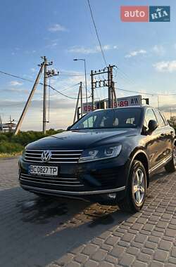 Позашляховик / Кросовер Volkswagen Touareg 2015 в 
