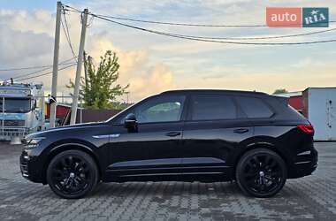 Внедорожник / Кроссовер Volkswagen Touareg 2018 в 