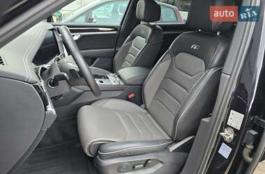 Внедорожник / Кроссовер Volkswagen Touareg 2018 в 