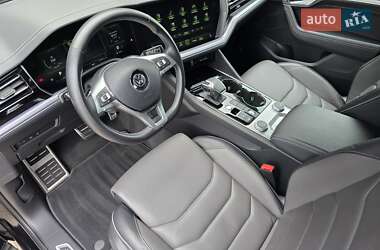 Внедорожник / Кроссовер Volkswagen Touareg 2018 в 