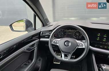 Внедорожник / Кроссовер Volkswagen Touareg 2018 в 