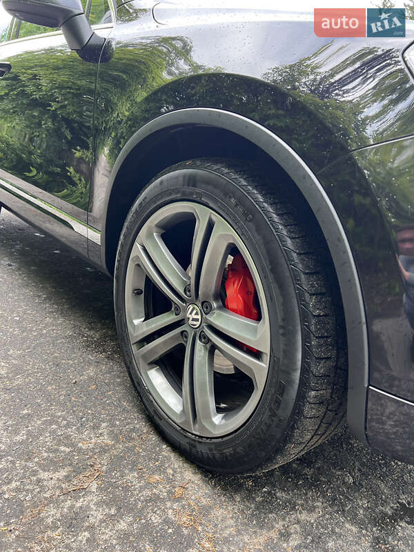 Внедорожник / Кроссовер Volkswagen Touareg 2011 в Белой Церкви