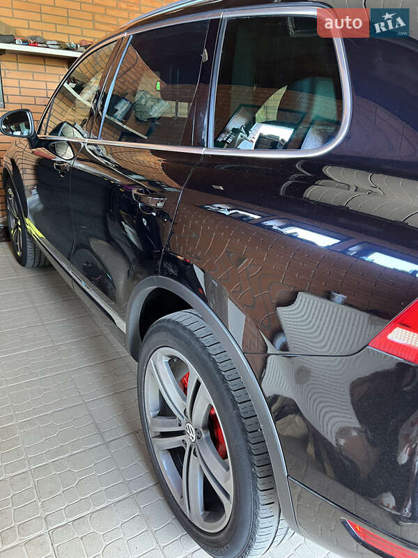 Внедорожник / Кроссовер Volkswagen Touareg 2011 в Белой Церкви