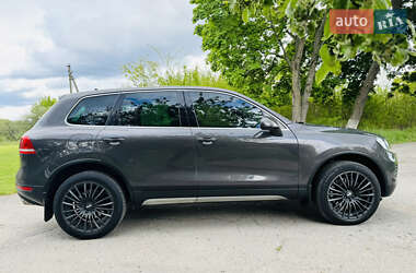 Внедорожник / Кроссовер Volkswagen Touareg 2012 в 