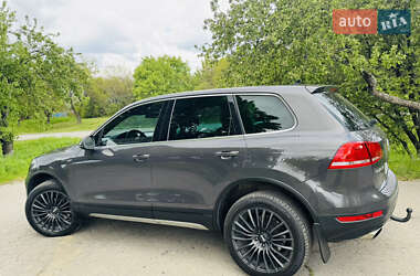 Внедорожник / Кроссовер Volkswagen Touareg 2012 в 