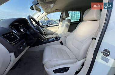 Позашляховик / Кросовер Volkswagen Touareg 2011 в 