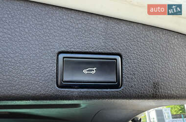 Позашляховик / Кросовер Volkswagen Touareg 2011 в 