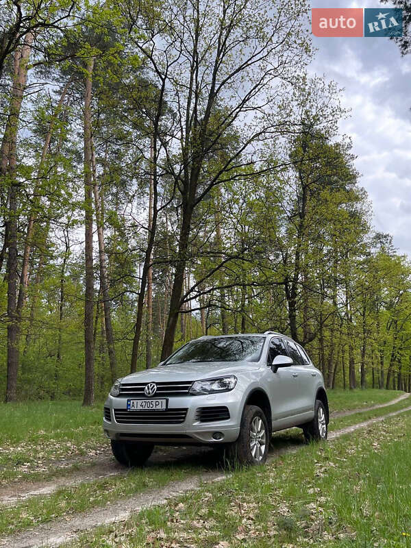 Внедорожник / Кроссовер Volkswagen Touareg 2012 в Фастове