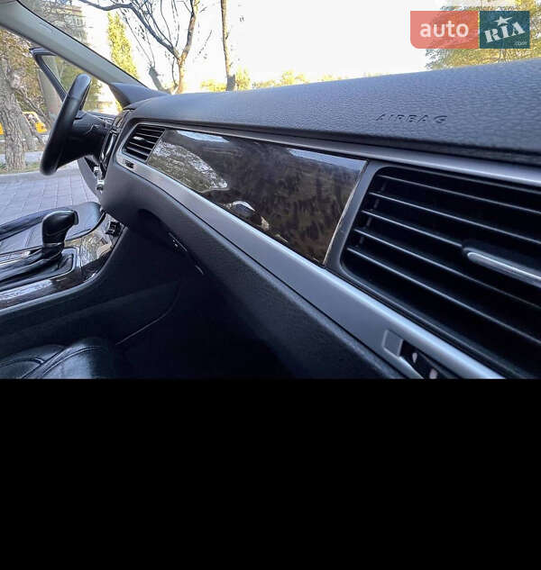 Внедорожник / Кроссовер Volkswagen Touareg 2012 в Фастове