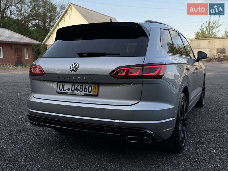 Позашляховик / Кросовер Volkswagen Touareg 2020 в Гнівані