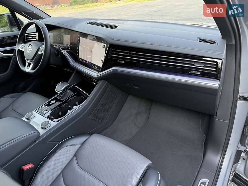 Позашляховик / Кросовер Volkswagen Touareg 2020 в Гнівані