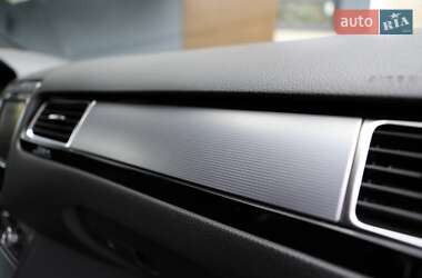Внедорожник / Кроссовер Volkswagen Touareg 2016 в 
