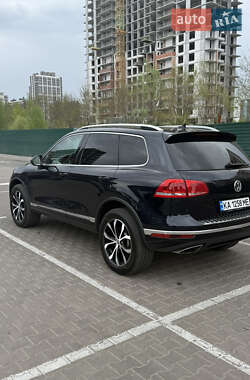 Позашляховик / Кросовер Volkswagen Touareg 2014 в 