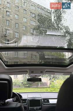 Позашляховик / Кросовер Volkswagen Touareg 2014 в 
