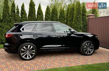 Внедорожник / Кроссовер Volkswagen Touareg 2019 в 