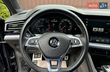 Внедорожник / Кроссовер Volkswagen Touareg 2019 в 